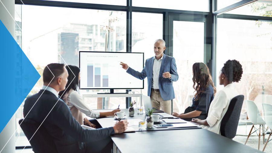 Manager speaking to his team about data