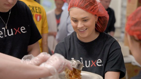 Deluxe volunteers in Minneapolis