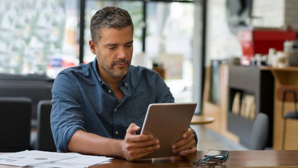 Man using tablet